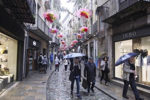 Dilluns de «Temps de Flors» sota la pluja