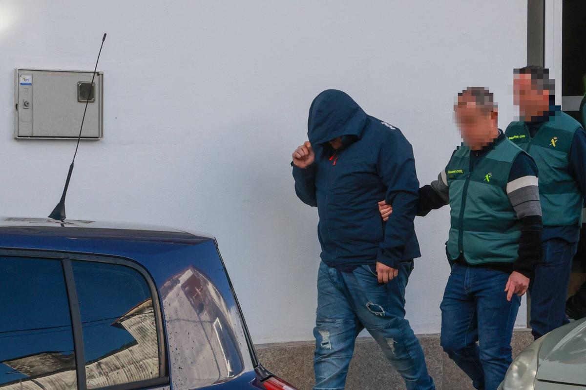 Uno de los detenidos en la operación contra el menudeo de tráficos en O Grove.