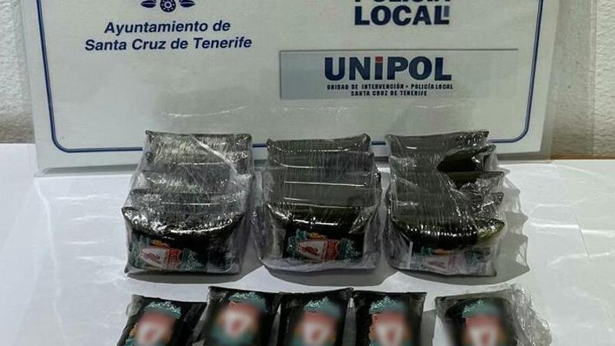 Paquetes de hachís incautados por la Unipol.