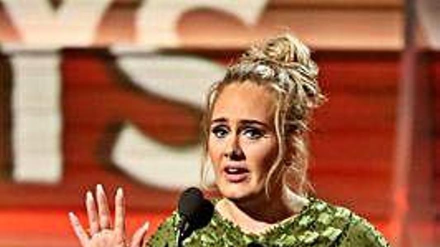 Adele anuncia su divorcio