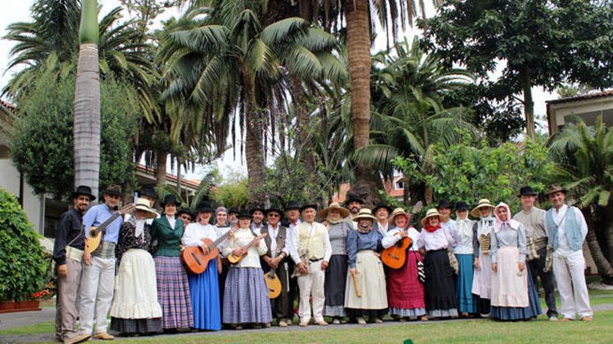 La Agrupación Maxorata abre las fiestas de Puerto con la lectura del pregón