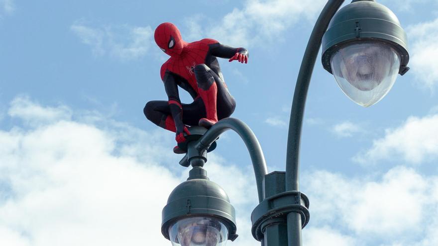 Spiderman y Paco León pugnarán por reinar en la gran pantalla antes de Navidad