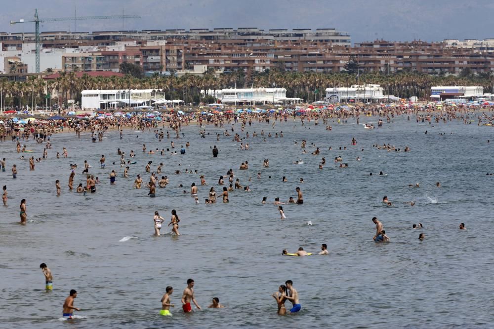 FOTOS: Playas de Valencia llenas en San Juan