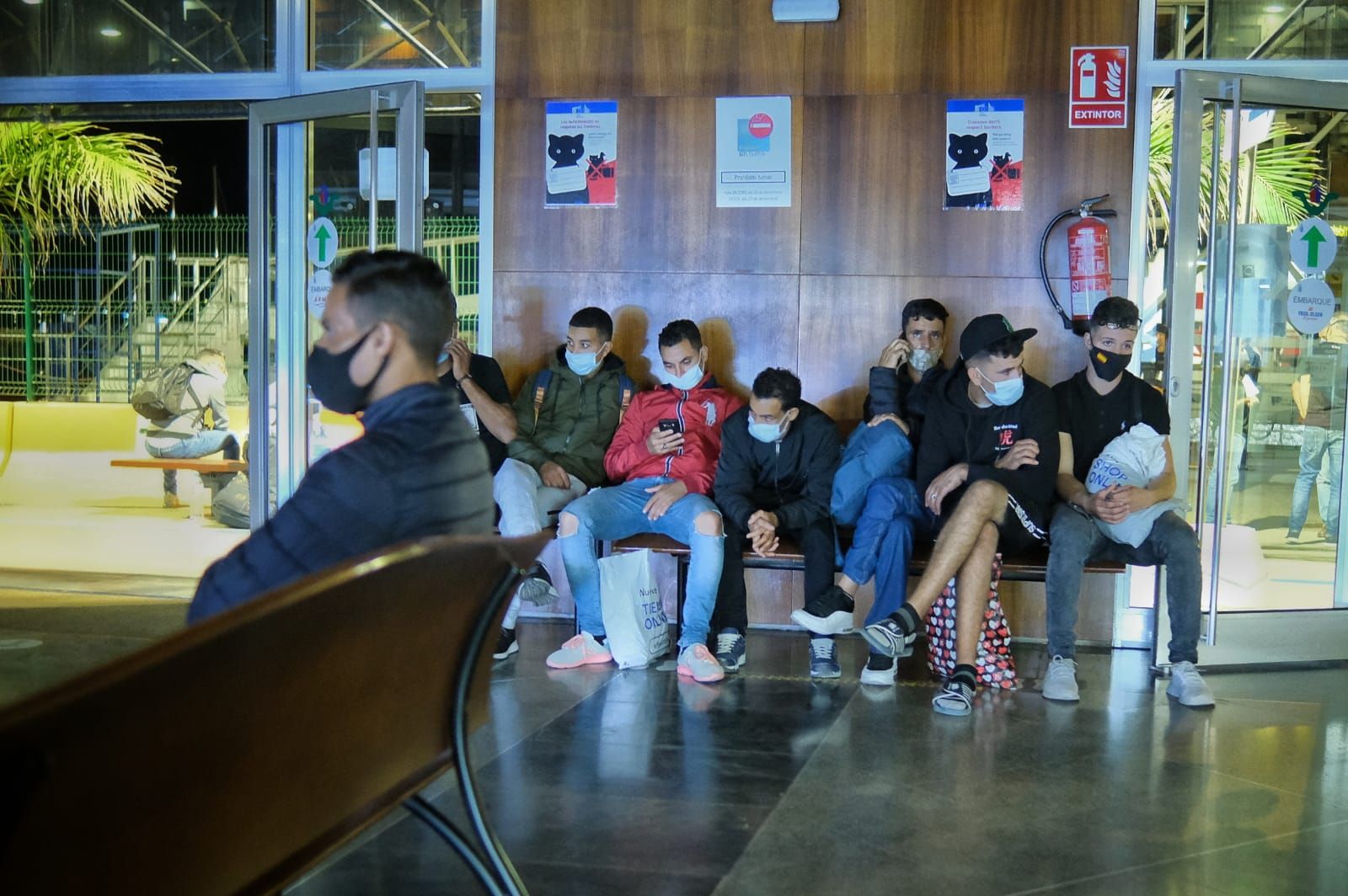 Más de un centenar de magrebíes en la Estación Marítima de Santa Cruz de Tenerife con la intención de llegar al Puerto de Huelva