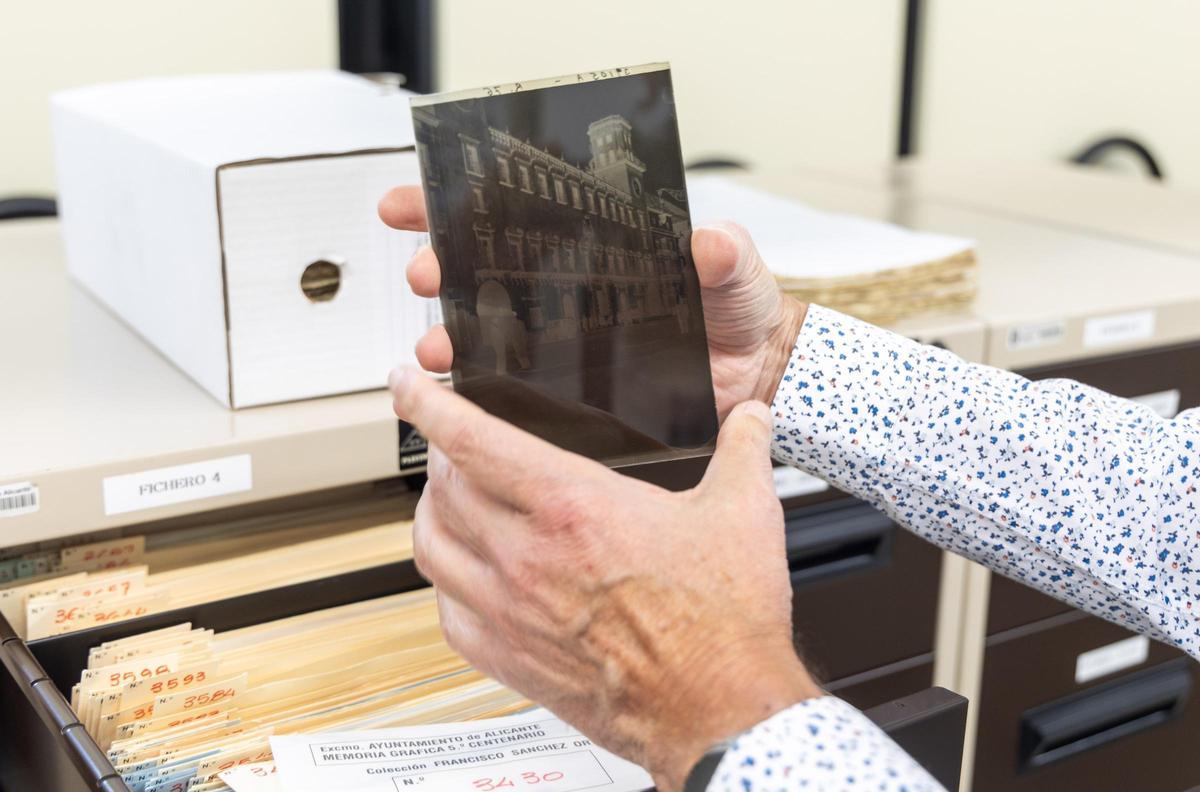 Los negativos de las fotografías, preservados en el Archivo Municipal