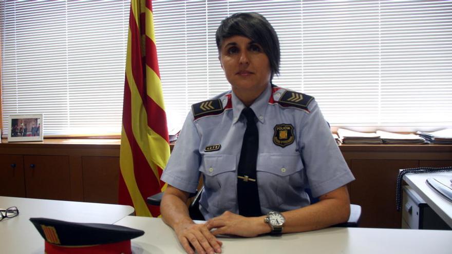 La cap de l&#039;URPAC dels Mossos d&#039;Esquadra a Girona, la sotsinspectora Rosa Negre, en un despatx de la comissaria de Vistalegre · ACN