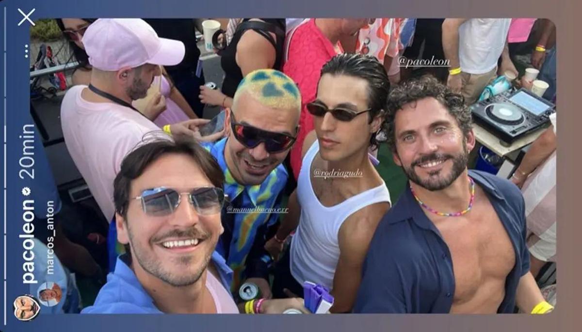 Paco León y Marcos Antón acompañados de amigos en el Orgullo 2023 de Madrid 