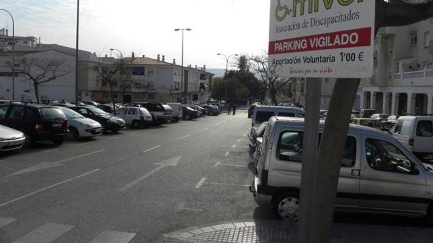 La asociación Amivel gestiona la zona azul en Vélez-Málaga.