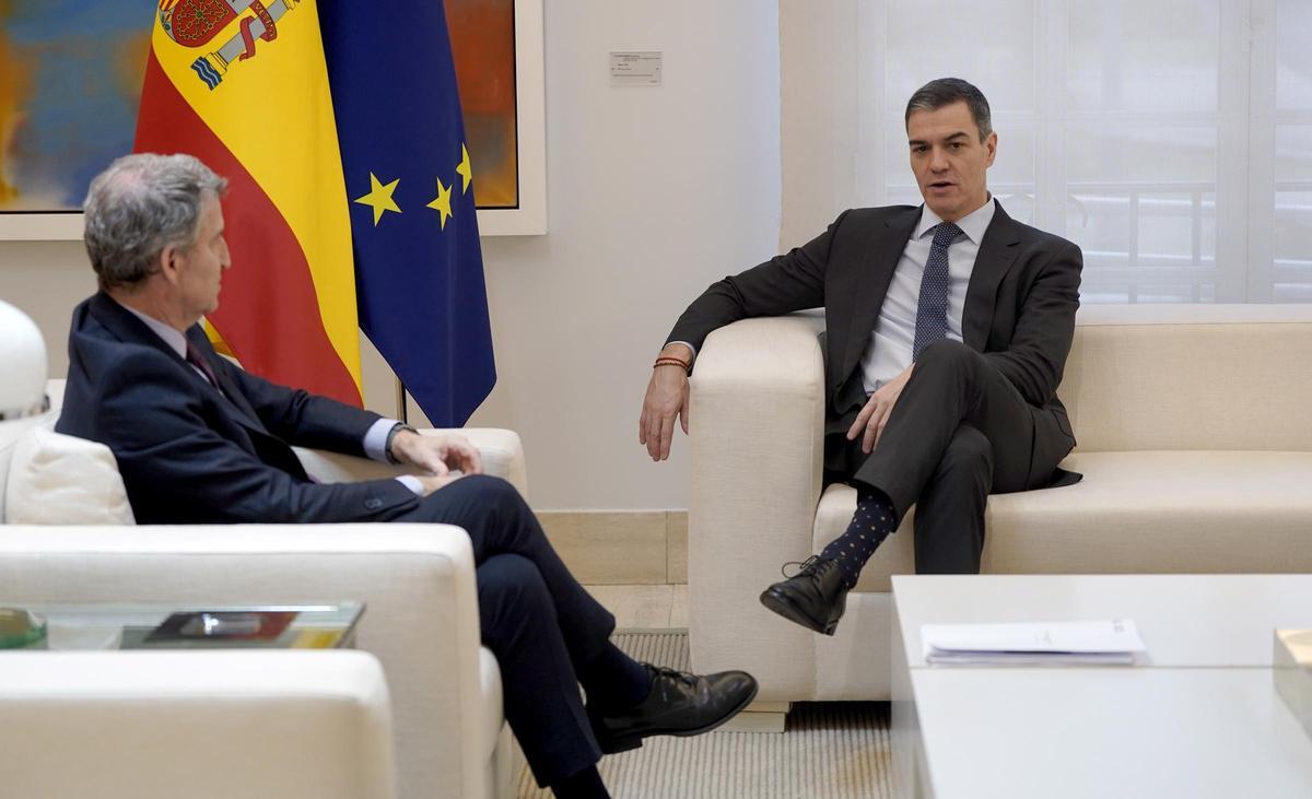 Alberto Núñez Feijóo y Pedro Sánchez, el pasado jueves en el palacio de La Moncloa.