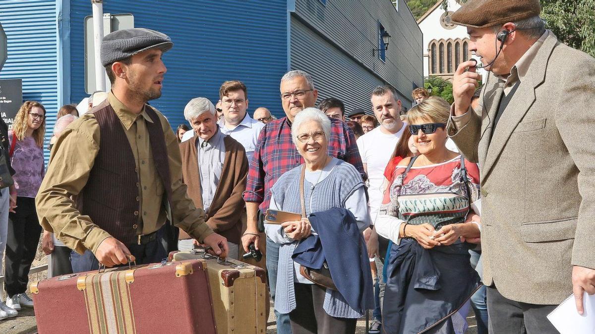 Una de les escenes recreades durant la fira, quan un pagès de Salo demana feina a la fàbrica tèxtil de Valls | JORDI BIEL