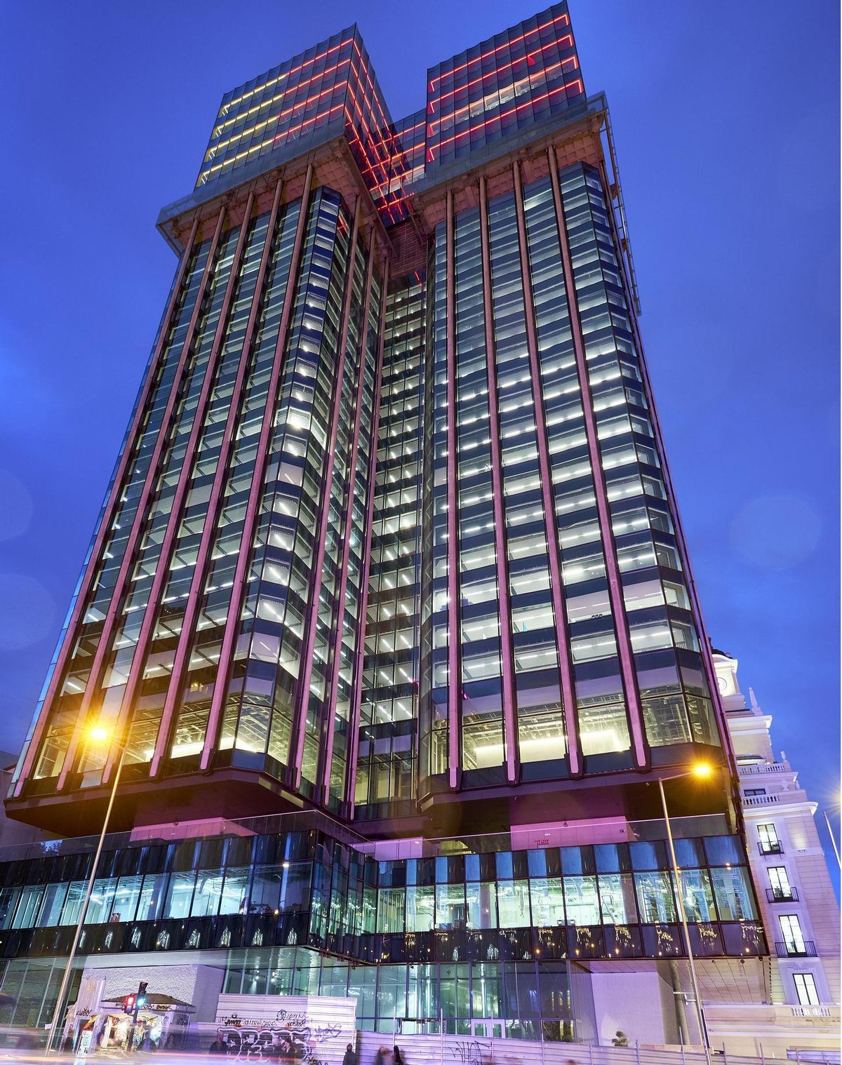 Torres Colón, iluminadas por el Grupo Trilux