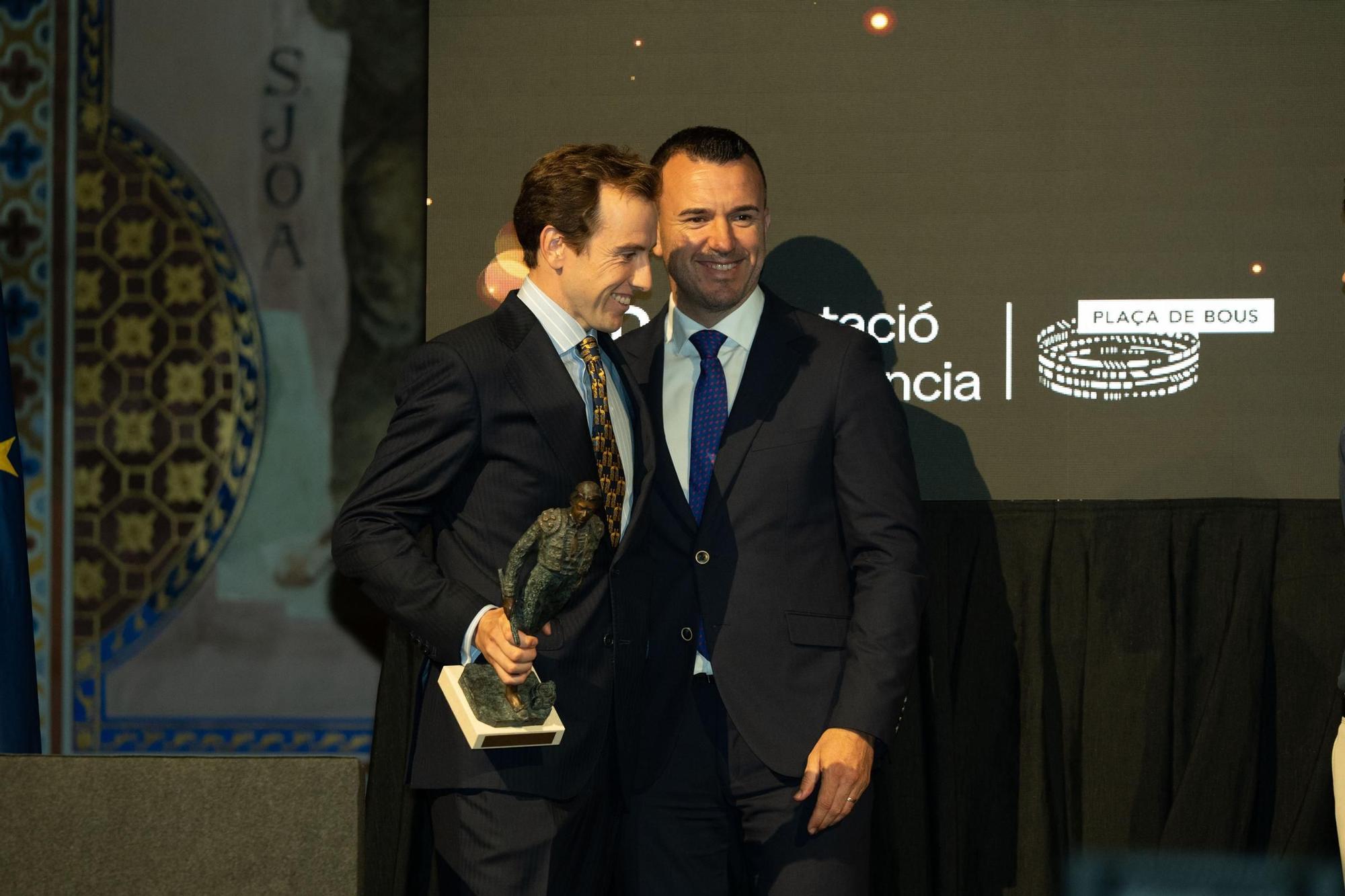 La gala de los premios taurinos de la Diputación de Valencia con Roca Rey, en imágenes