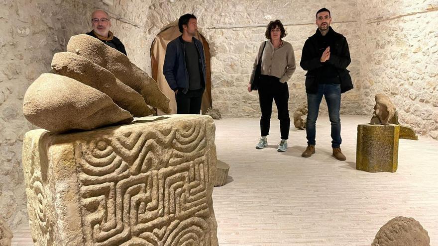 Els dos artistes durant la inauguració d’ambdues propostes, dissabte passat a l’Escala.