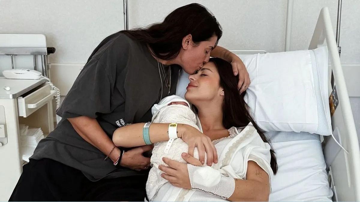 Dulceida y Alba Paul junto a su hija