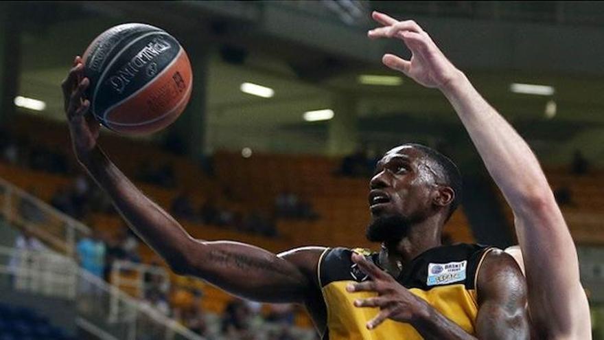 El norteamericano Okaro White, con la camiseta de Aris de Salónica griego.