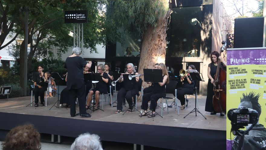 La cobla femenina Amb So de Dona s&#039;estrena dalt dels escenaris a Palamós amb un homenatge a Juli Garreta
