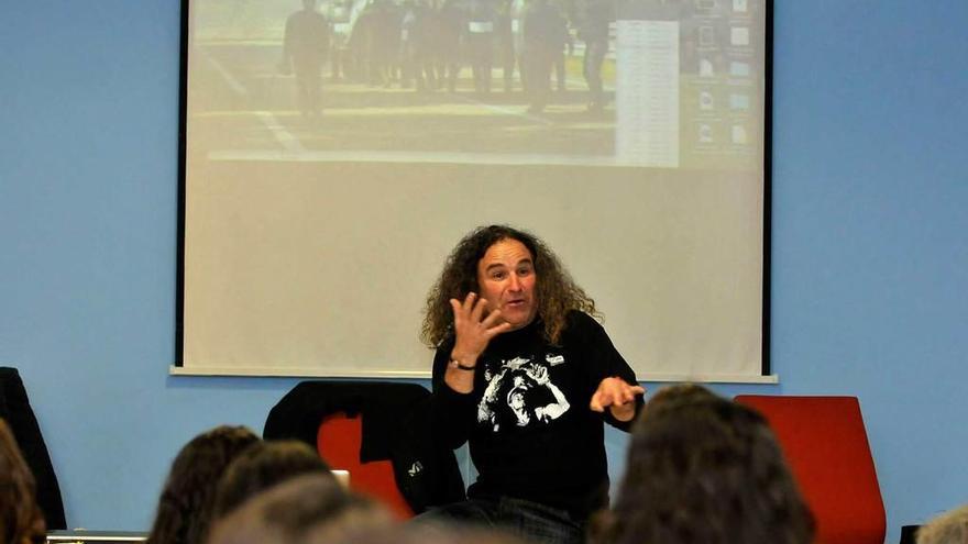 Barricadas en el aula con fotografías