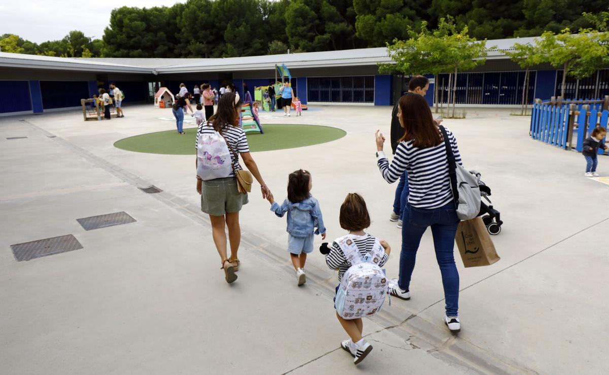 VUELTA AL COLE, COLEGIOS, ESCOLARES NIÑOS A LA ESCUELA. CEIP PUERTO VENECIA