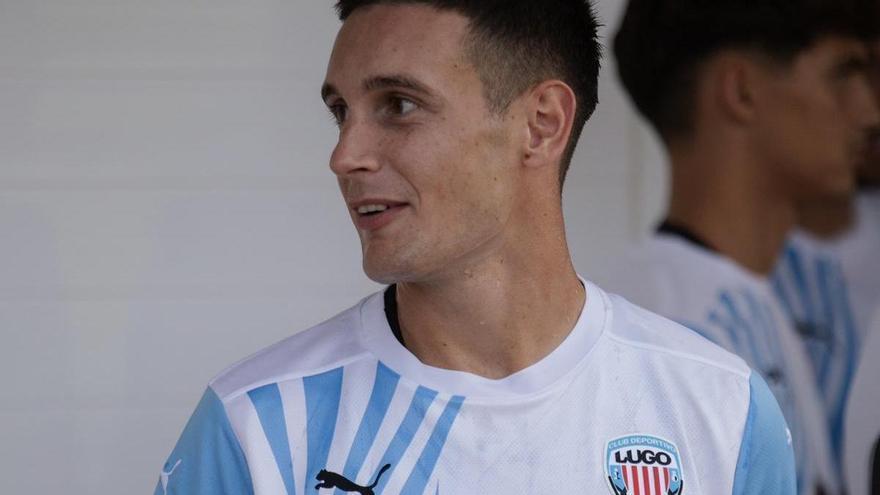 El exdeportivista Nájera se rompe la rodilla en su segundo partido con el Lugo, pasa por el quirófano y se pierde lo que resta de temporada