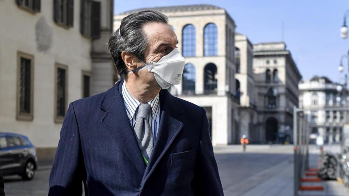 Attilio Fontana, el gobernador de Lombardía, con la mascarilla puesta este domingo en Milán.