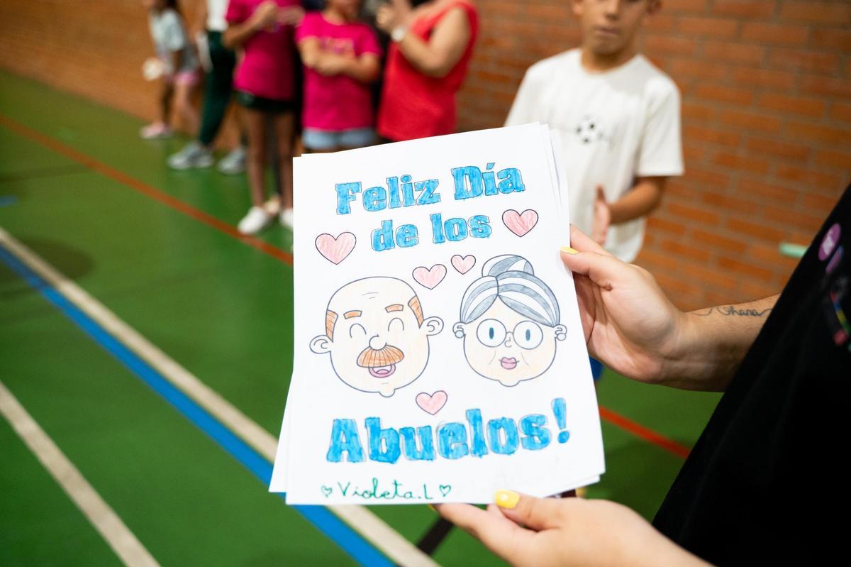 Galería | Así fue el Día de los Abuelos en los campamentos de verano de Cáceres