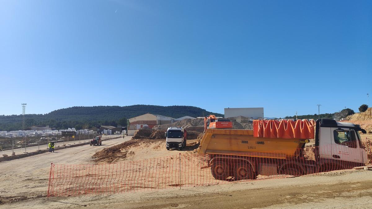 Imagen de los trabajos para adecuar la zona de la antigua Azulejos Plaza, donde se reubica la reserva de suelo para destinar estos metros a viviendas, además de comercios y otros usos.