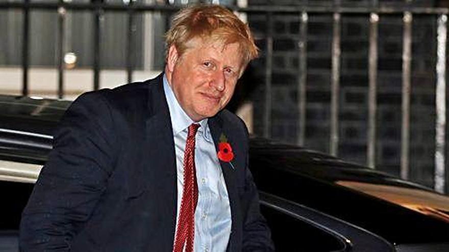 Boris Johnson surt satisfet del Parlament britànic.