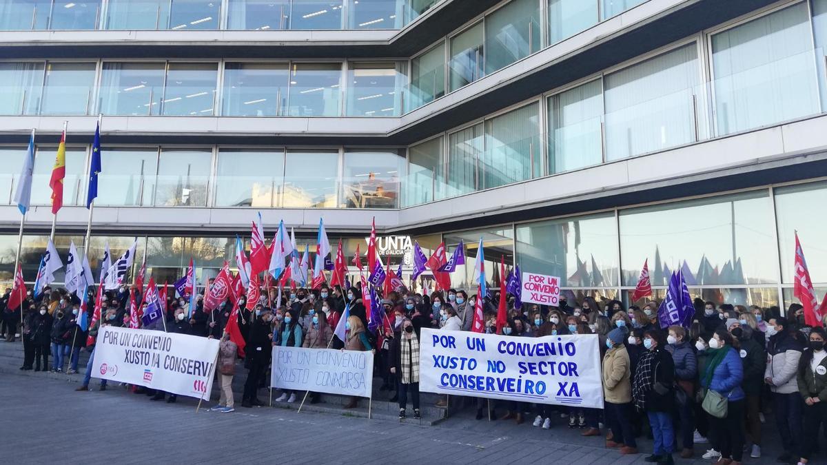 Protesta ante la sede la Xunta, esta mañana