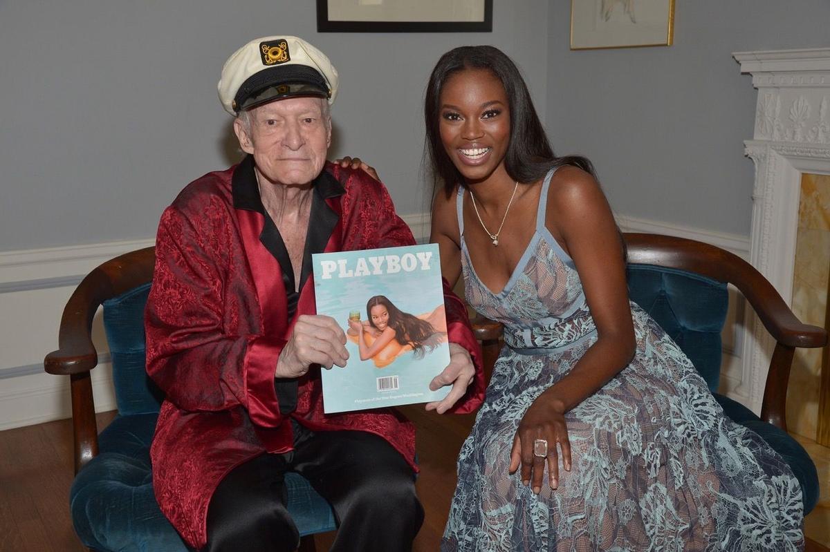 Hugh Hefner con la playmate  2016