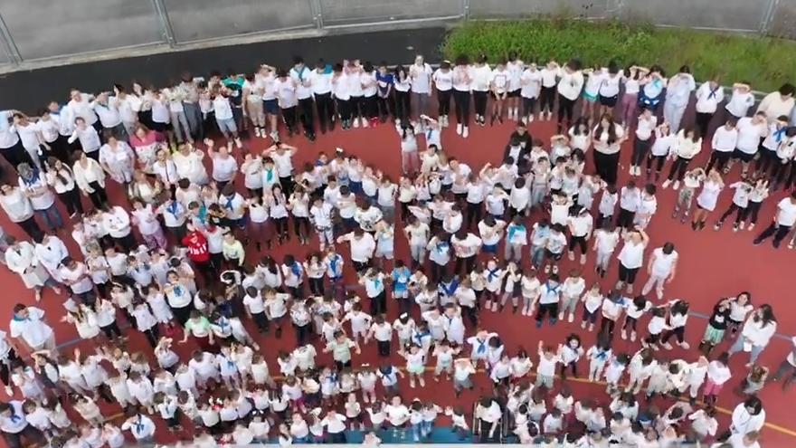 Alumnado del colegio Virgen del Fresno durante el desarrollo de su reto deportivo