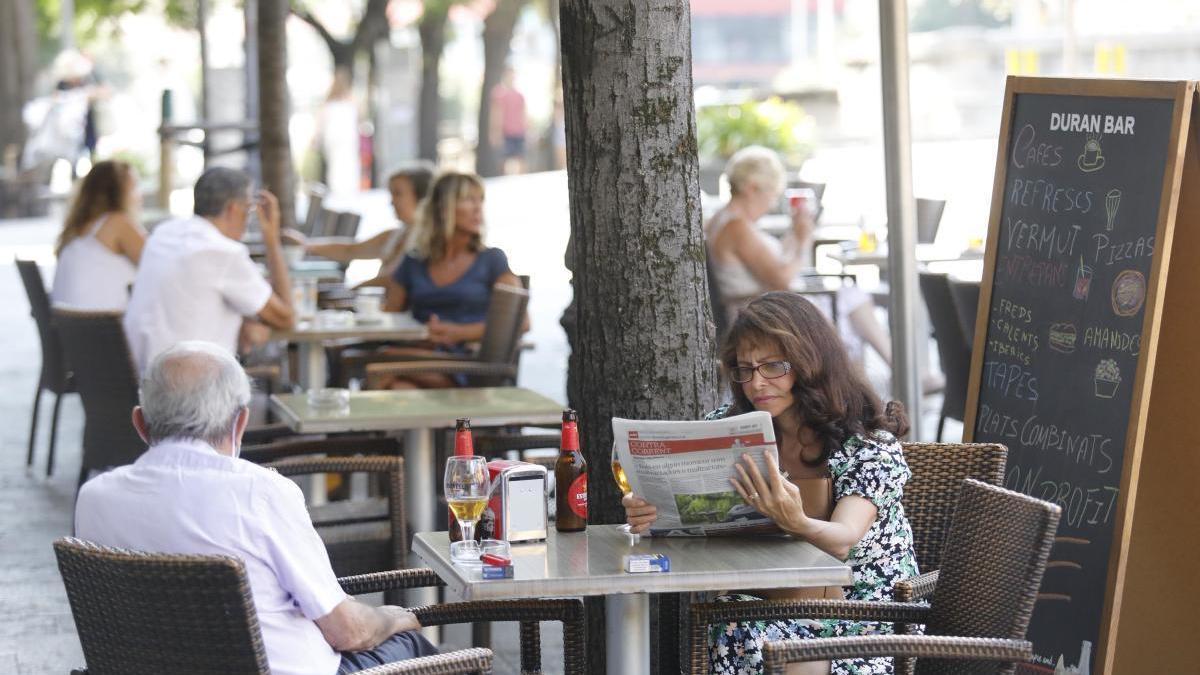 Foto d&#039;arxiu d&#039;una terrassa en temps de coronavirus