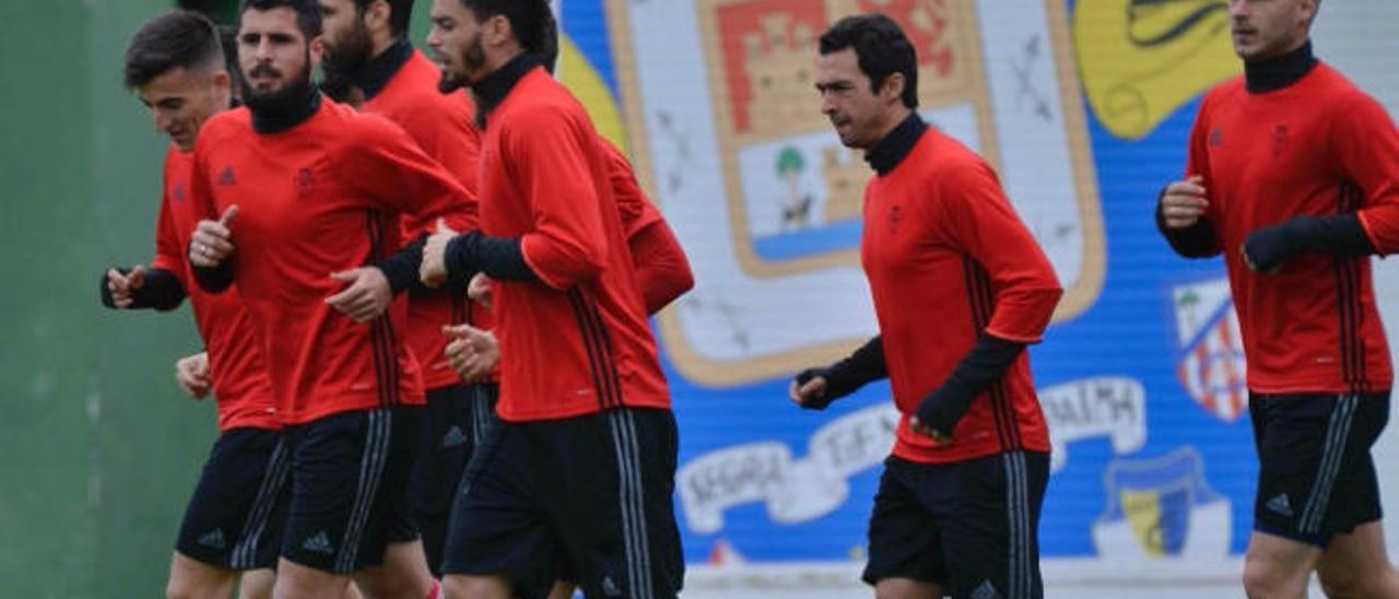 La plantilla de Osasuna, ayer, durante su entrenamiento en las instalaciones de Barranco Seco.