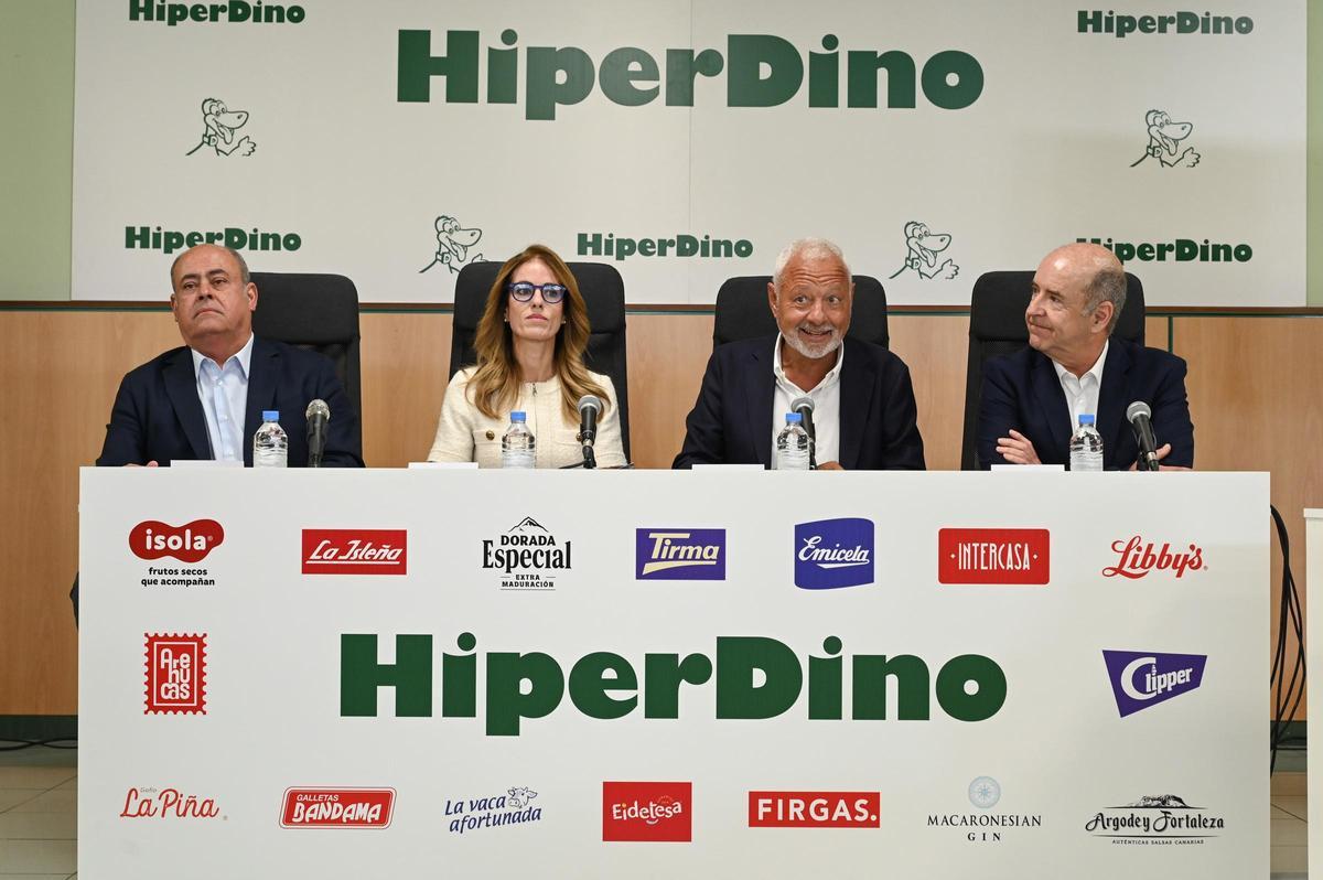 Virgilio Correa, Olivia Llorca, Javier Puga y Pedro Ortega en la presentación de la campaña por el Día de Canarias.