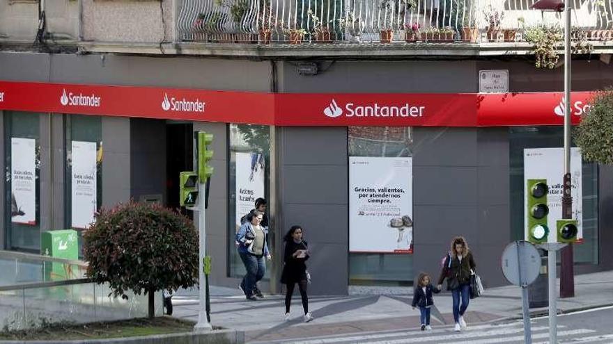 Oficina del grupo Santander en Vigo. // J. Lores