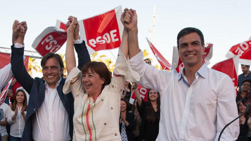 Francesc Miralles, Francina Armengol y Pedro Sánchez en un acto electoral en Mallorca.