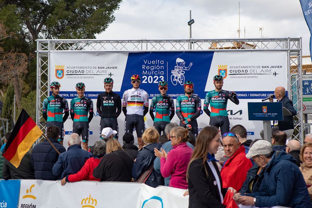 Salida de la Vuelta Ciclista a la Región de Murcia en San Javier