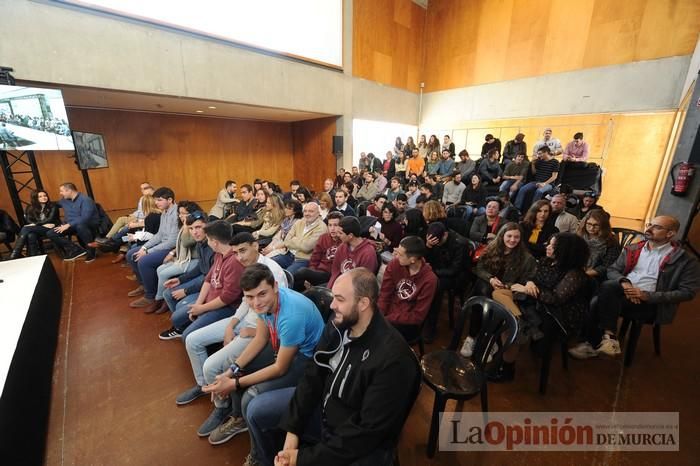 López Miras se codea con los jóvenes