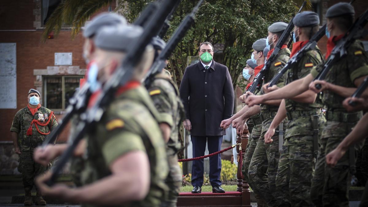 Adrián Barbón  en los actos conmemorativos de la festividad de la Inmaculada Concepción, patrona del Arma de Infantería, en Cabo Noval