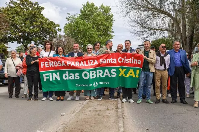 Protesta en Oleiros contra el «abuso» y el «sobreprecio» de Fenosa en las obras