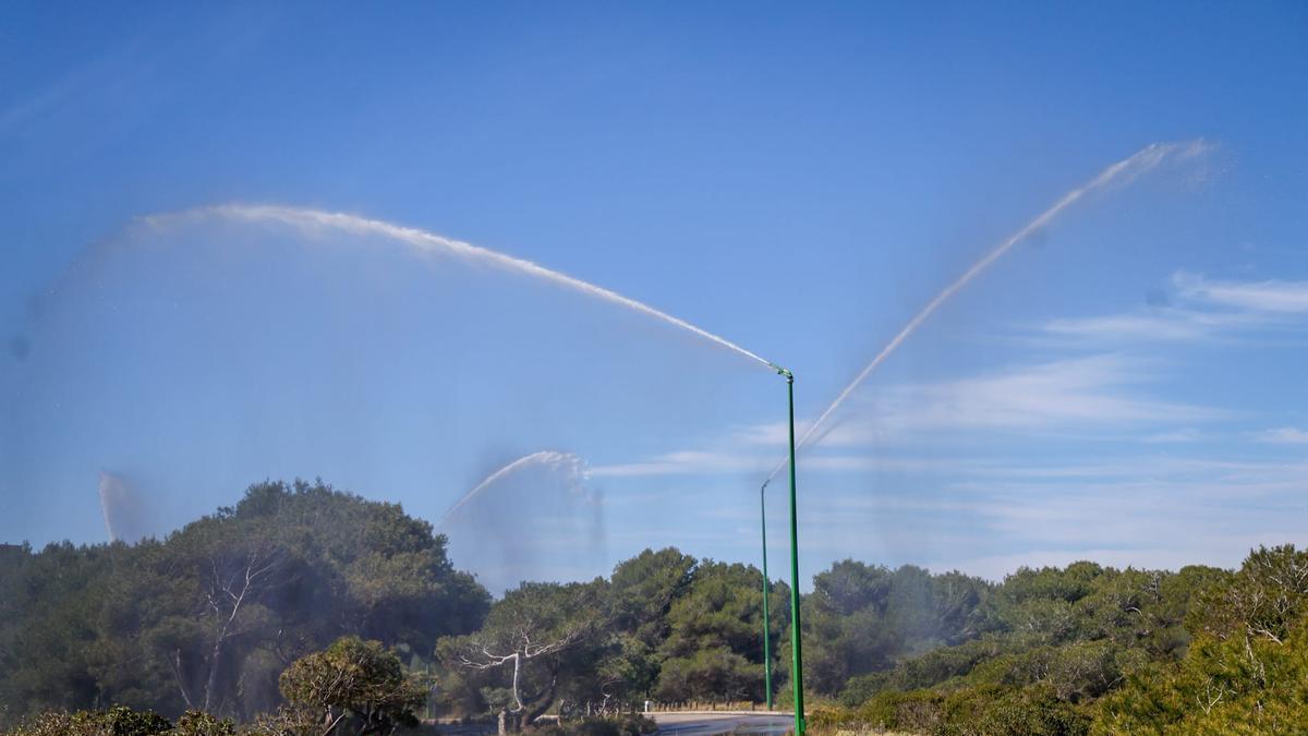 Los cañones de agua anti incendios del Saler