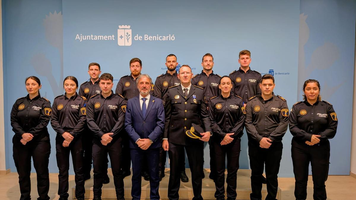 Els 12 agents que es van incorporar com a funcionaris en pràctiques el passat mes de febrer ja formen part, des d’ara, de manera definitiva de la plantilla de la Policia Local de Benicarló.