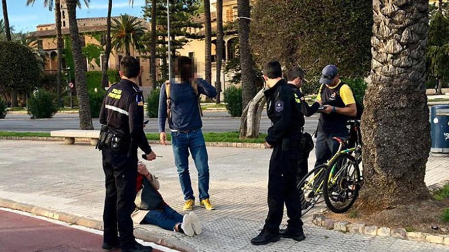 Denuncian a un ciclista por cuadruplicar la tasa de alcohol en el Paseo Marítimo