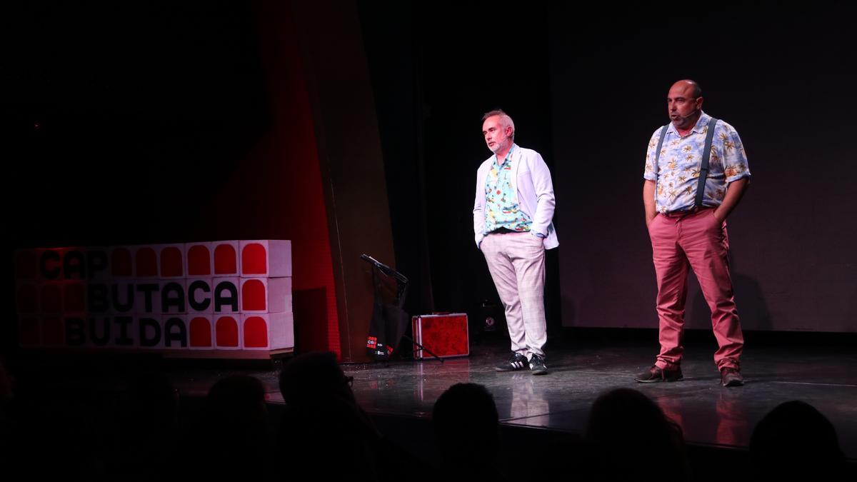 Un moment de l'espectacle 'Festa Grossa' amb Fel Faixedas i Carles Xuriguera a la cloenda de 'Cap Butaca Buida'