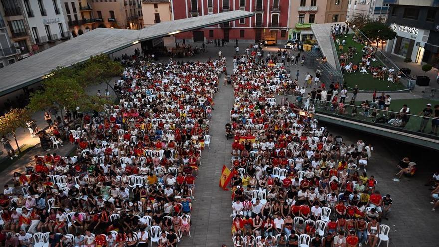 Vila-real se vuelca en la pantalla gigante para ver el Francia-España
