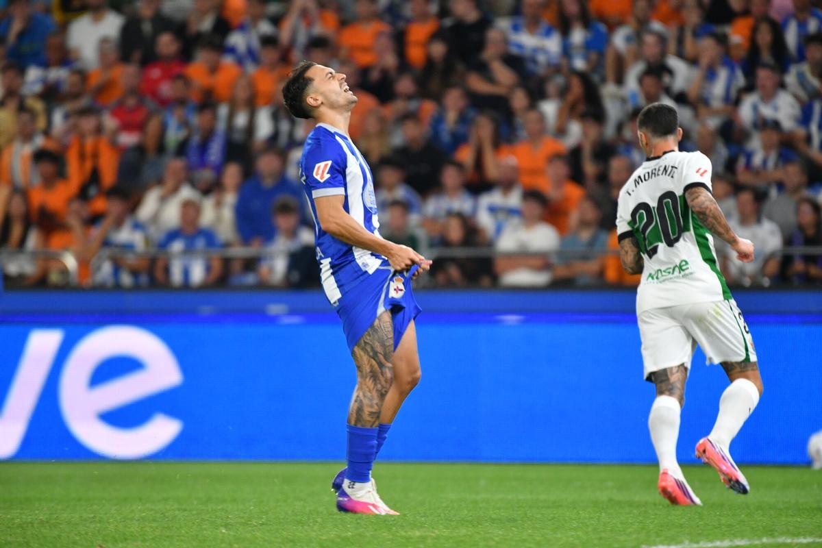 El regreso a Primera tras ocho años se salda con un empate ante un Elche con más peso. El golazo de Aubameyang y las paradas de Román no bastan y muestran la exigencia de la élite. El regreso a Primera tras ocho años se salda con un empate ante un Elche con más peso. El golazo de Aubameyang y las paradas de Román no bastan y muestran la exigencia de la élite.