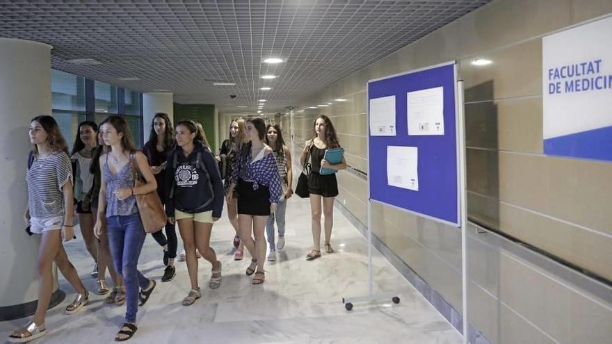 El pasado lunes iniciaron Medicina 41 estudiantes de los que 37 eran mujeres, más del noventa por ciento.