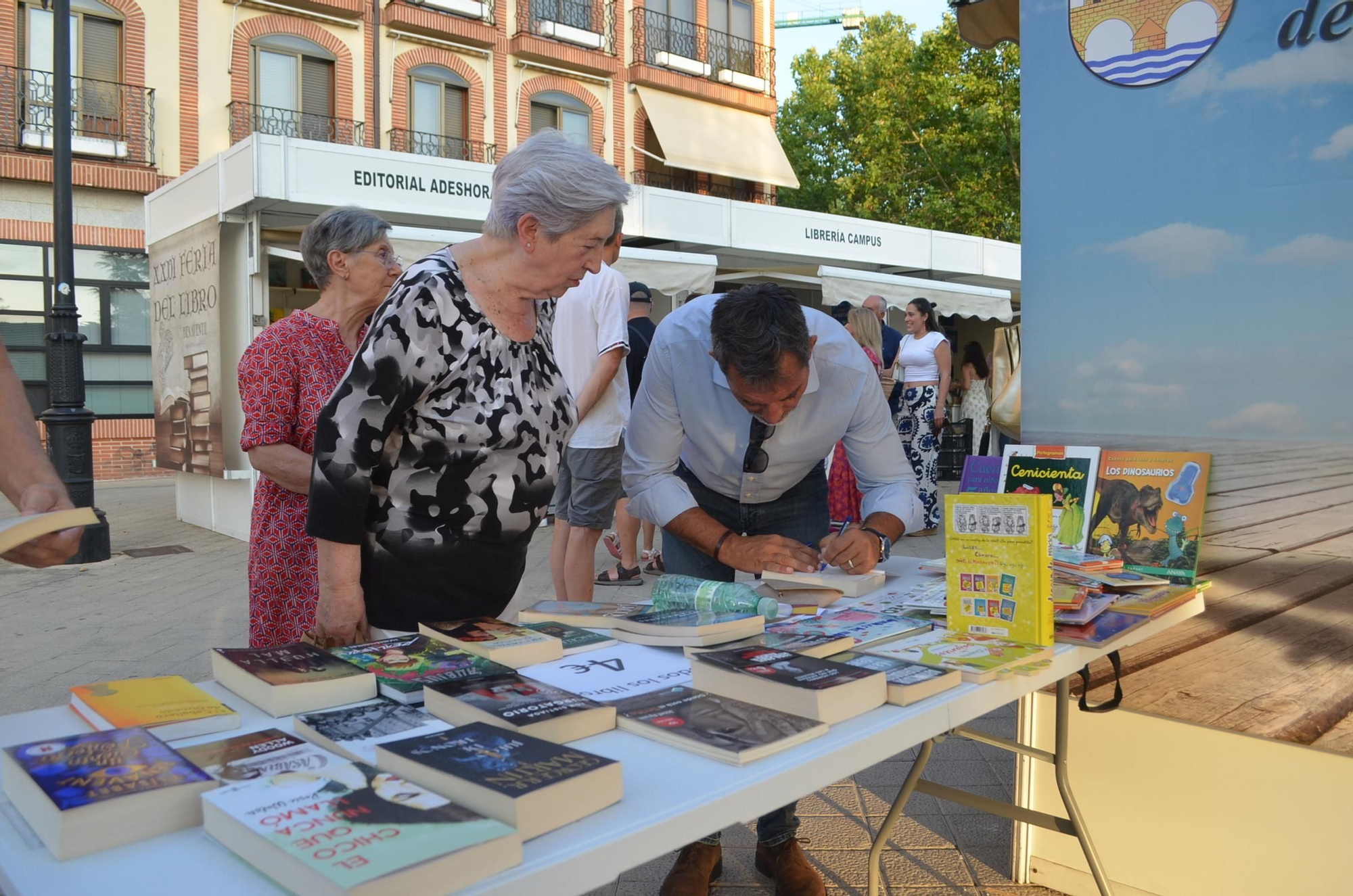 GALERÍA| La XXVI Feria del Libro de Benavente ya en marcha