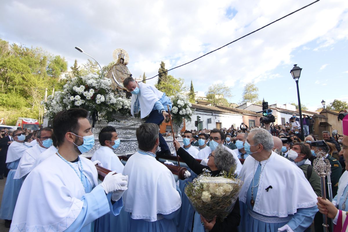 María José Pulido entrega el bastón de mando.