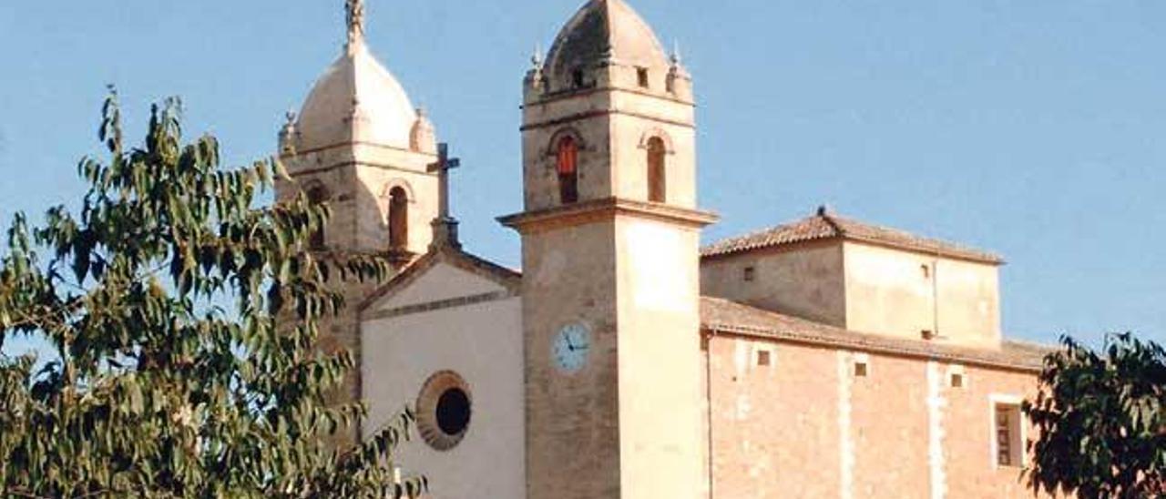 La parroquia de Pina con la bandera cuatribarrada.