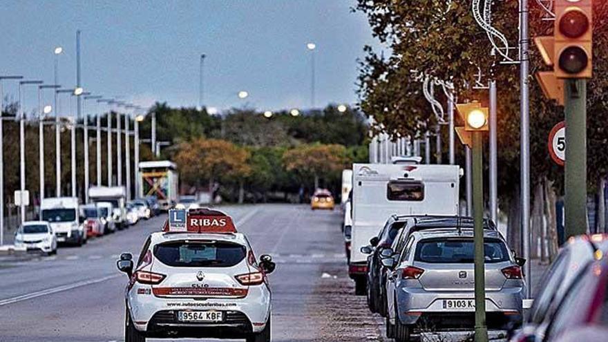 Las autoescuelas se benefician del recorte en las esperas para examinar a sus alumnos.